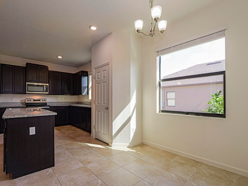 For Rent: $2,900 (3 beds, 3 baths, 2353 Square Feet)