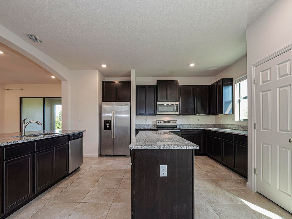 For Rent: $2,900 (3 beds, 3 baths, 2353 Square Feet)