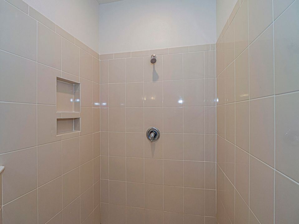 For Rent: $2,900 (3 beds, 3 baths, 2353 Square Feet)