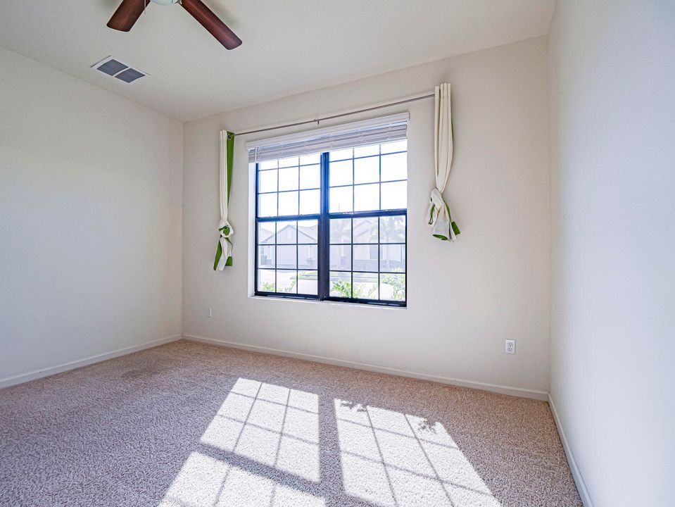 For Rent: $2,900 (3 beds, 3 baths, 2353 Square Feet)