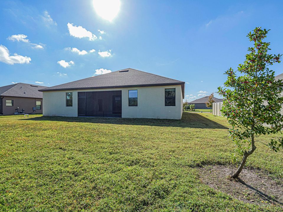 For Rent: $2,900 (3 beds, 3 baths, 2353 Square Feet)