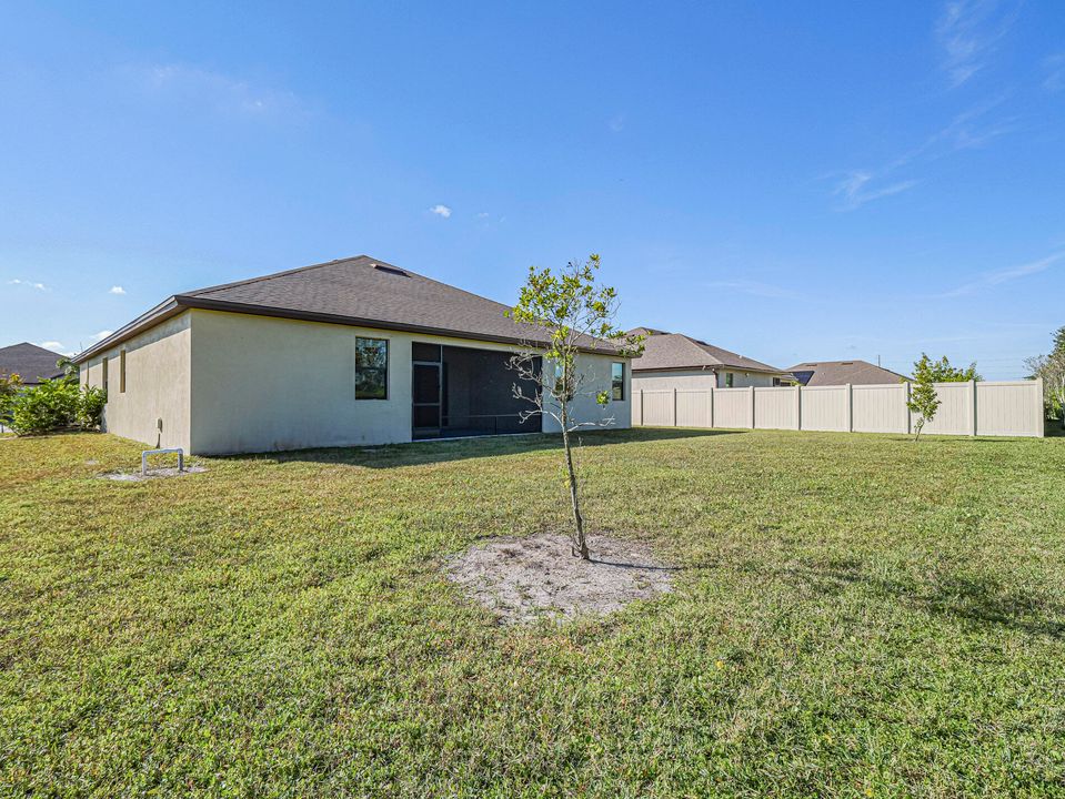 For Rent: $2,900 (3 beds, 3 baths, 2353 Square Feet)