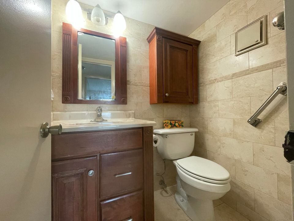 For Rent: $2,000 (2 beds, 1 baths, 840 Square Feet)