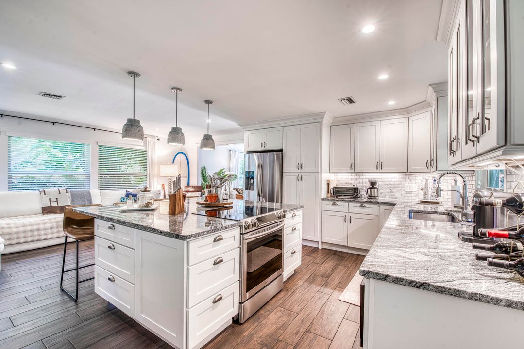 For Sale: $949,000 (3 beds, 2 baths, 1424 Square Feet)