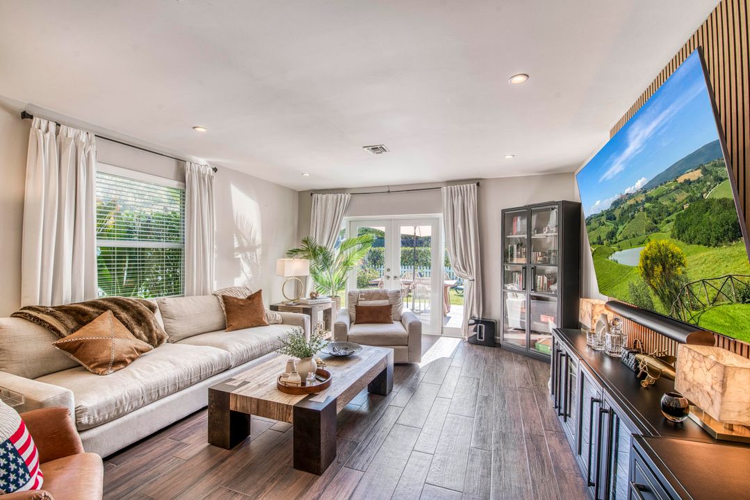 For Sale: $949,000 (3 beds, 2 baths, 1424 Square Feet)