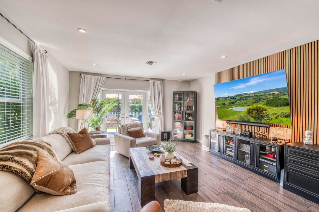 For Sale: $949,000 (3 beds, 2 baths, 1424 Square Feet)