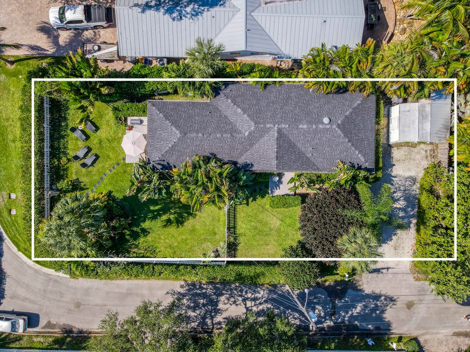 For Sale: $949,000 (3 beds, 2 baths, 1424 Square Feet)