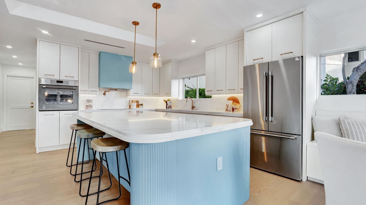 For Sale: $3,650,000 (4 beds, 4 baths, 3835 Square Feet)