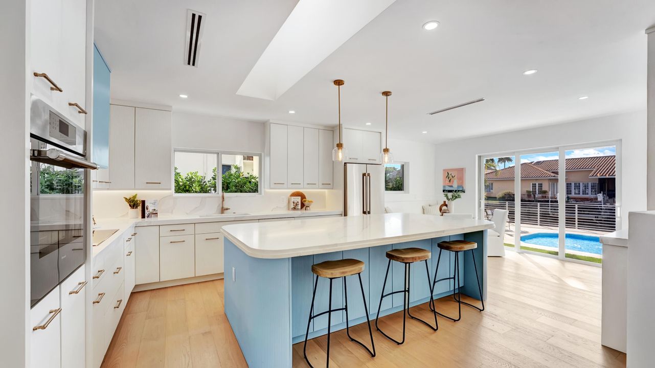 For Sale: $3,650,000 (4 beds, 4 baths, 3835 Square Feet)