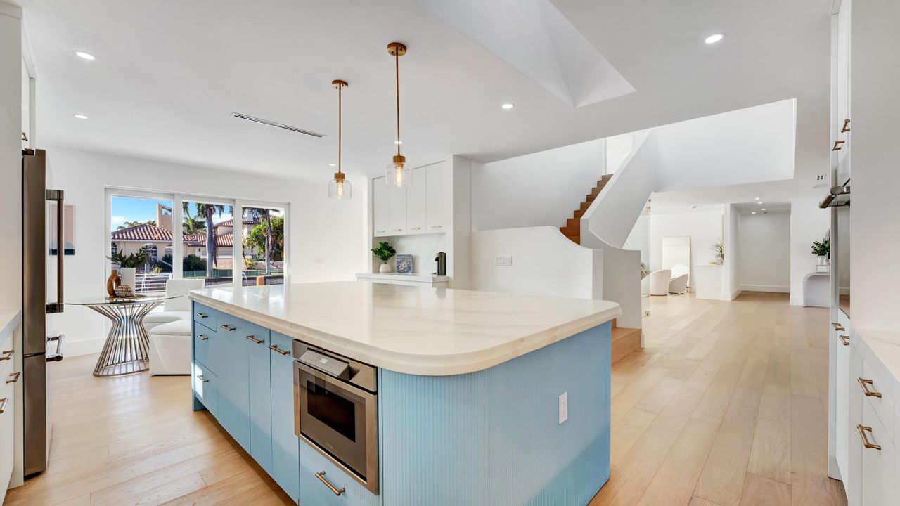 For Sale: $3,650,000 (4 beds, 4 baths, 3835 Square Feet)