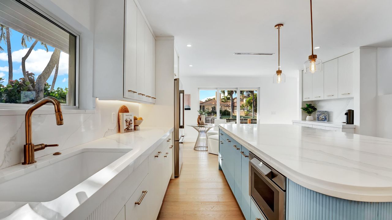 For Sale: $3,650,000 (4 beds, 4 baths, 3835 Square Feet)