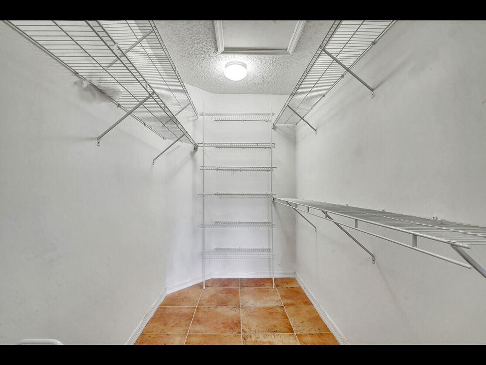 В аренду: $3,000 (2 спален, 2 ванн, 1396 Квадратных фут)