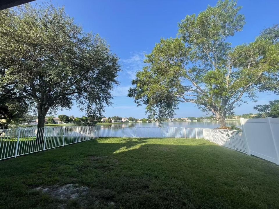 For Rent: $2,795 (3 beds, 2 baths, 1863 Square Feet)