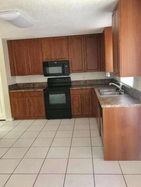 For Rent: $2,795 (3 beds, 2 baths, 1863 Square Feet)