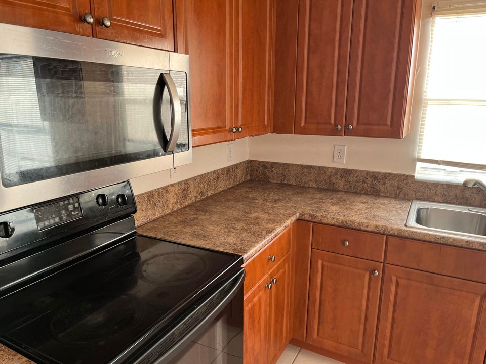 For Rent: $2,795 (3 beds, 2 baths, 1863 Square Feet)