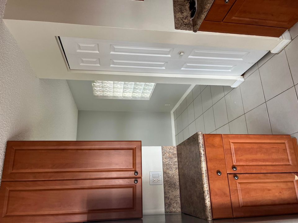 For Rent: $2,795 (3 beds, 2 baths, 1863 Square Feet)