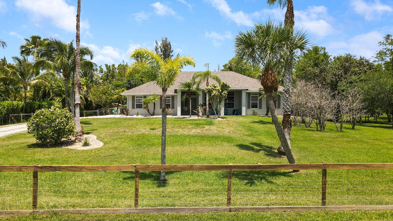 Activo con contrato: $879,000 (3 camas, 2 baños, 1928 Pies cuadrados)