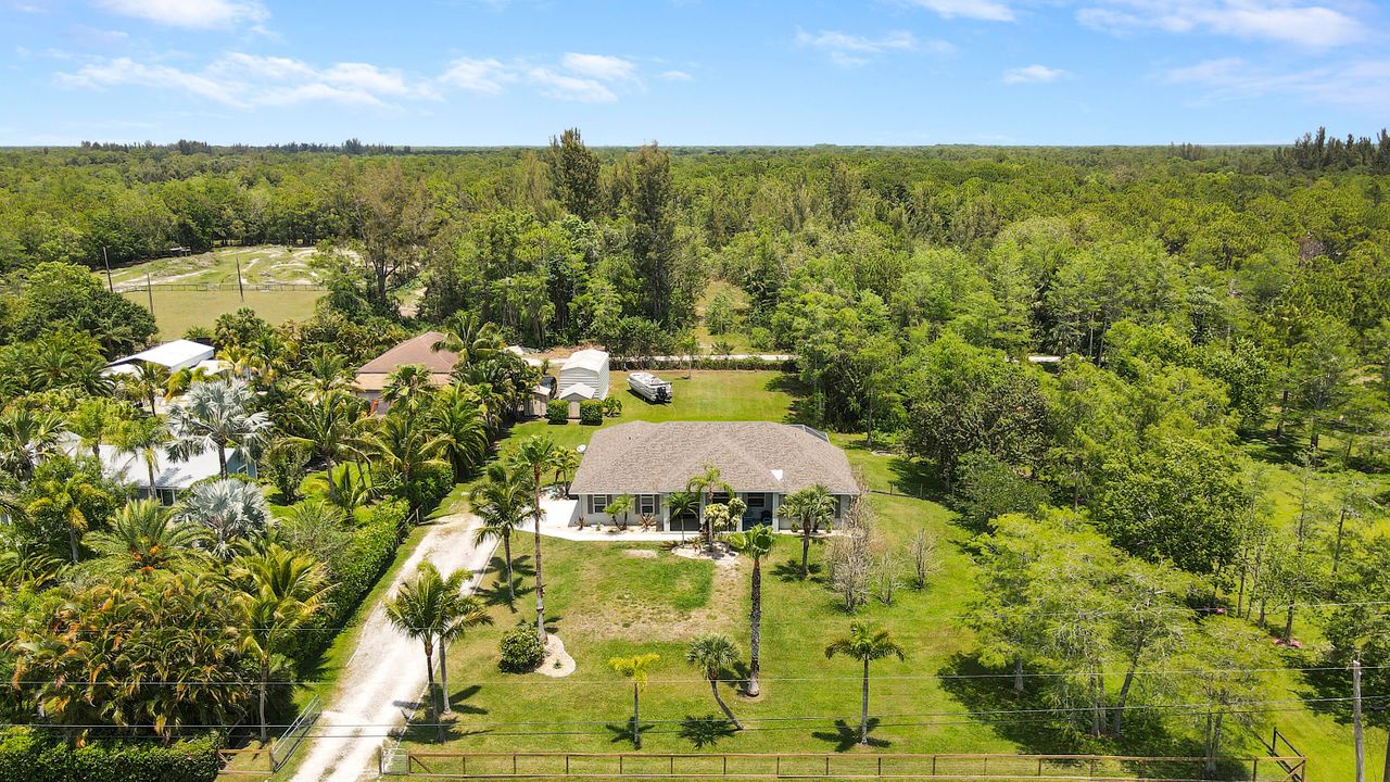 Activo con contrato: $879,000 (3 camas, 2 baños, 1928 Pies cuadrados)