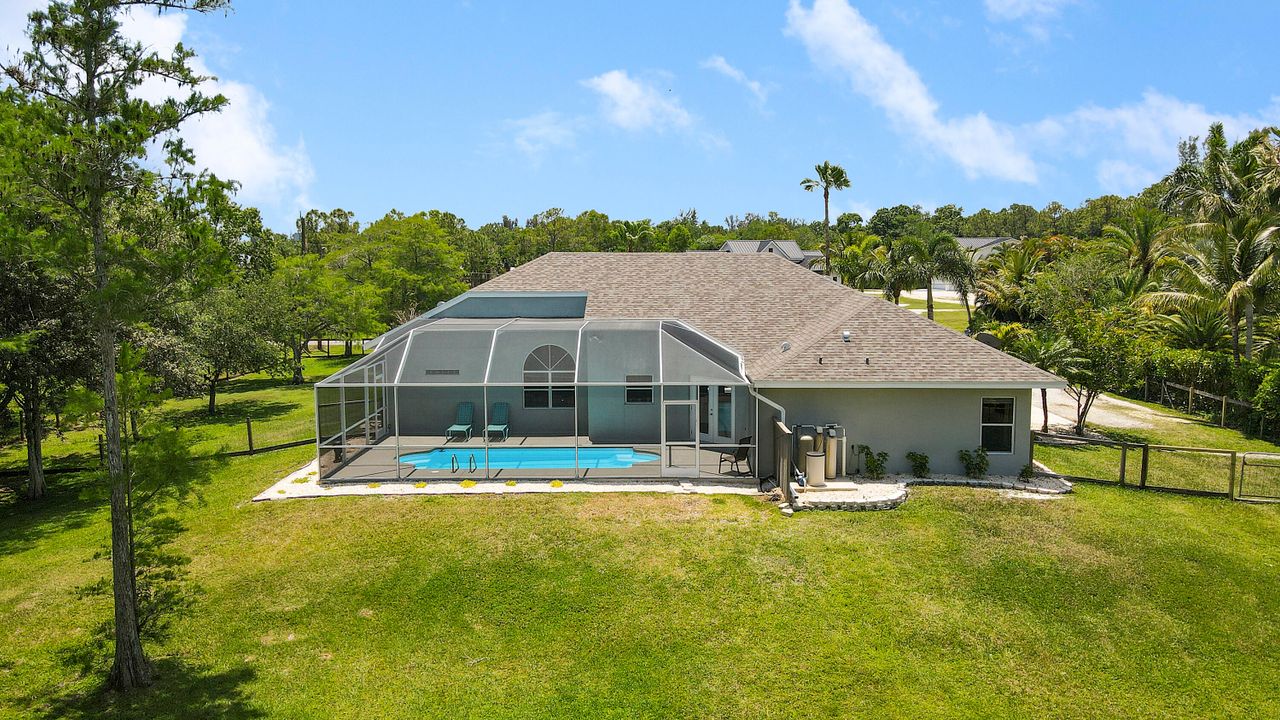 Activo con contrato: $879,000 (3 camas, 2 baños, 1928 Pies cuadrados)