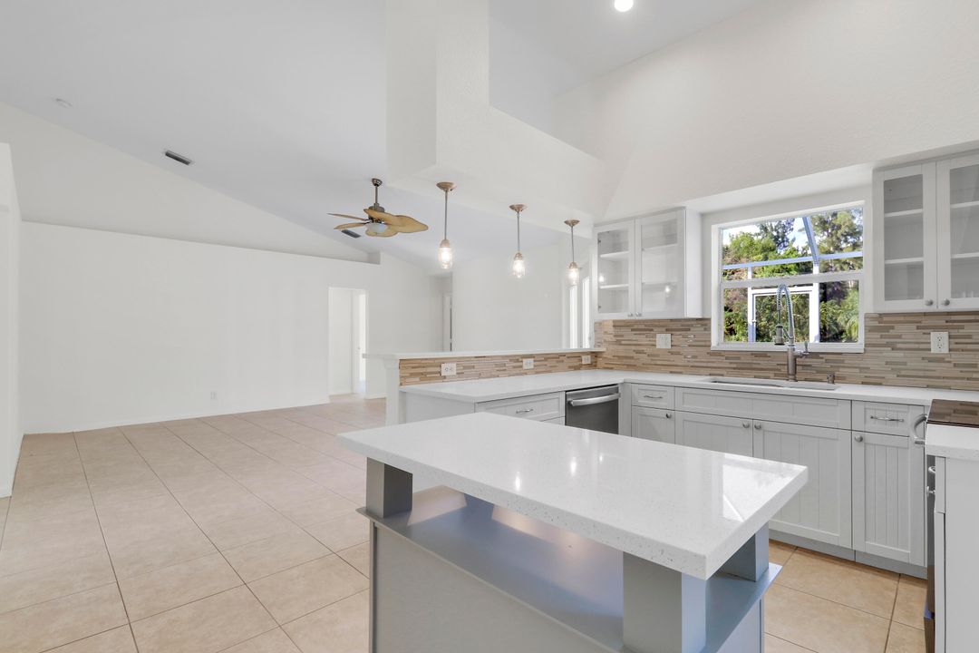 Activo con contrato: $879,000 (3 camas, 2 baños, 1928 Pies cuadrados)