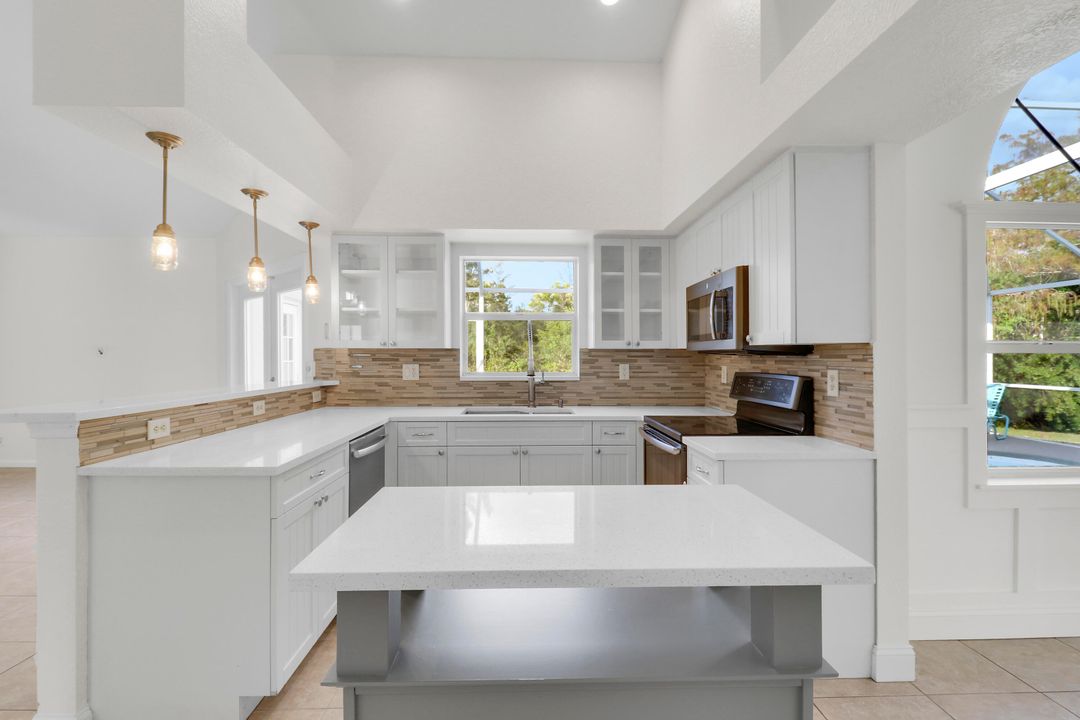 Activo con contrato: $879,000 (3 camas, 2 baños, 1928 Pies cuadrados)