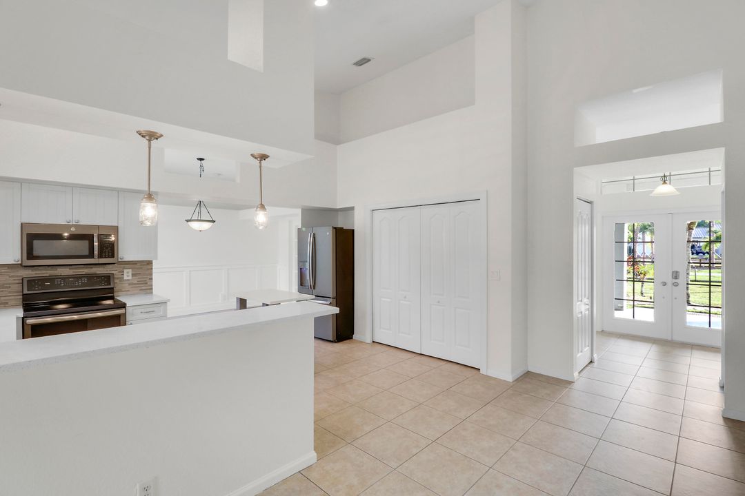 Activo con contrato: $879,000 (3 camas, 2 baños, 1928 Pies cuadrados)