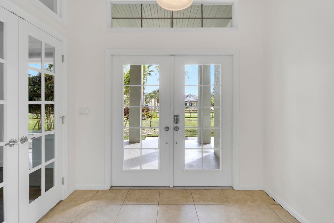 Activo con contrato: $879,000 (3 camas, 2 baños, 1928 Pies cuadrados)