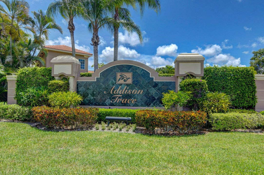 合同活跃: $725,000 (3 贝兹, 2 浴室, 2045 平方英尺)