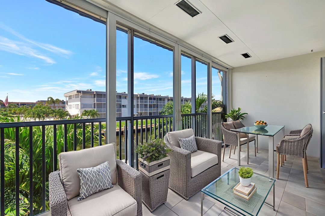 На продажу: $298,000 (2 спален, 2 ванн, 962 Квадратных фут)