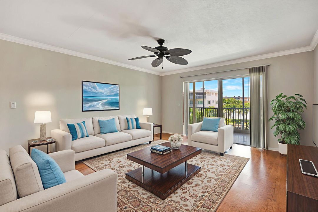 На продажу: $298,000 (2 спален, 2 ванн, 962 Квадратных фут)