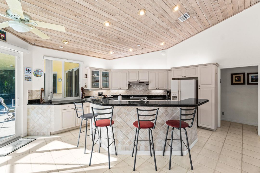 Под контрактом: $1,350,000 (5 спален, 3 ванн, 3054 Квадратных фут)