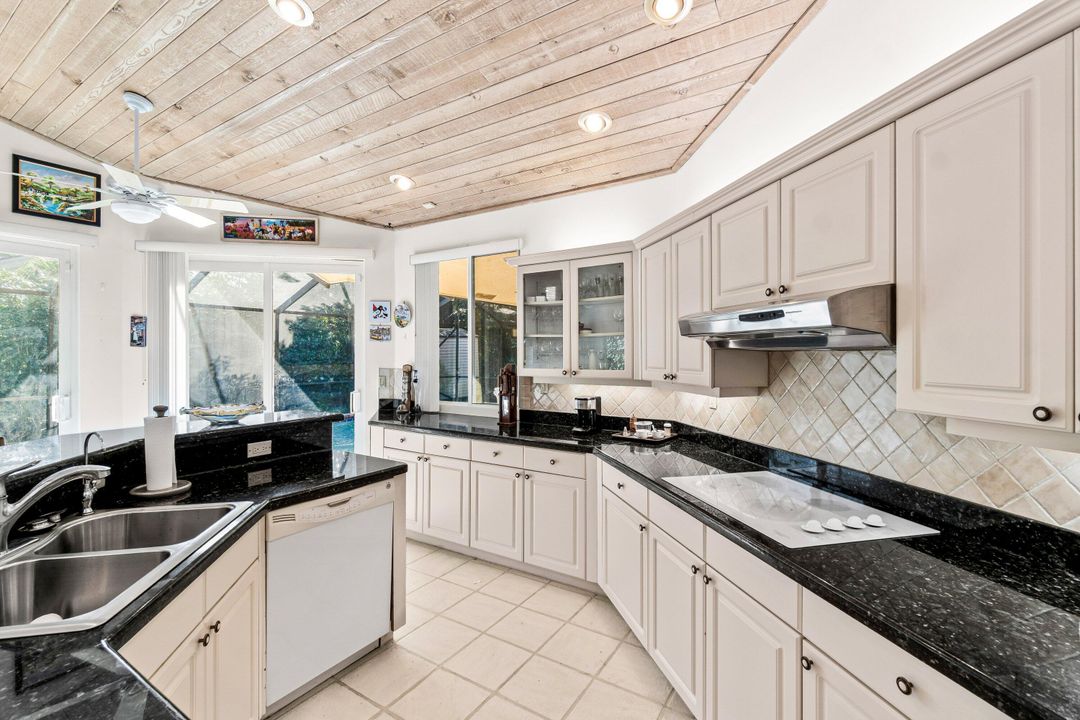 Под контрактом: $1,350,000 (5 спален, 3 ванн, 3054 Квадратных фут)