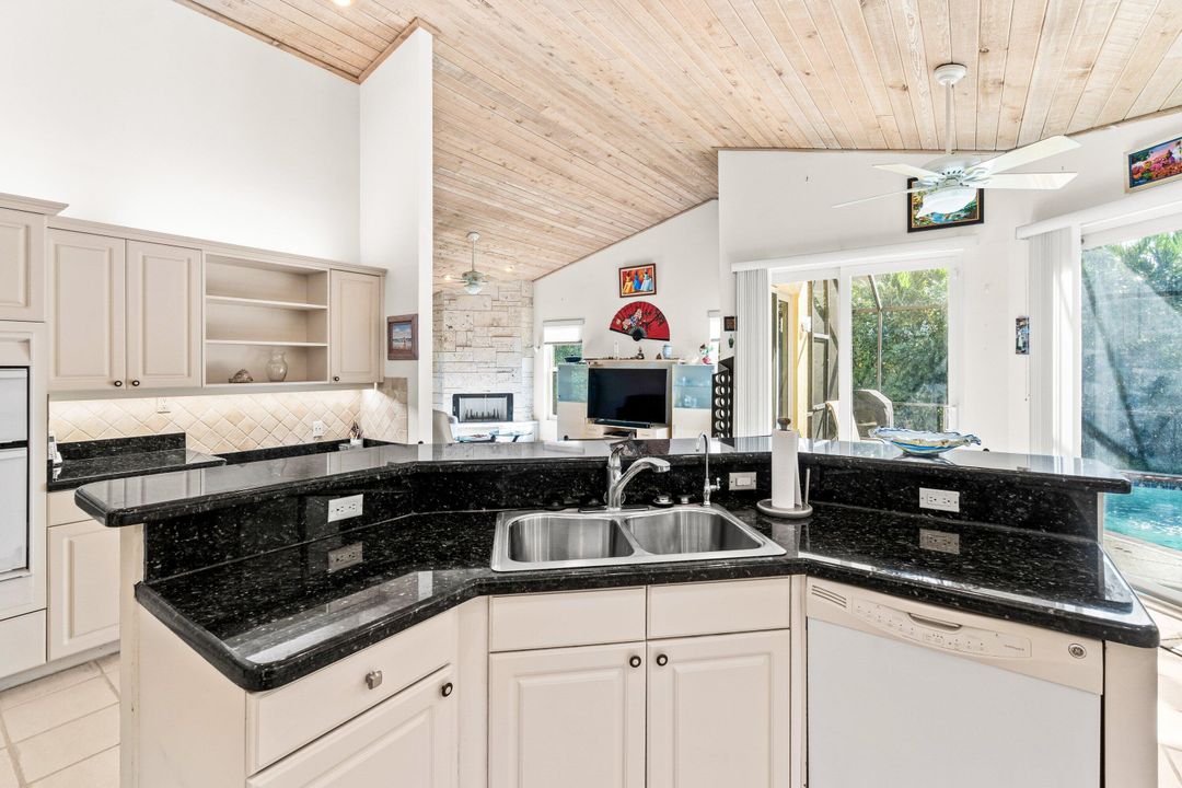 Под контрактом: $1,350,000 (5 спален, 3 ванн, 3054 Квадратных фут)