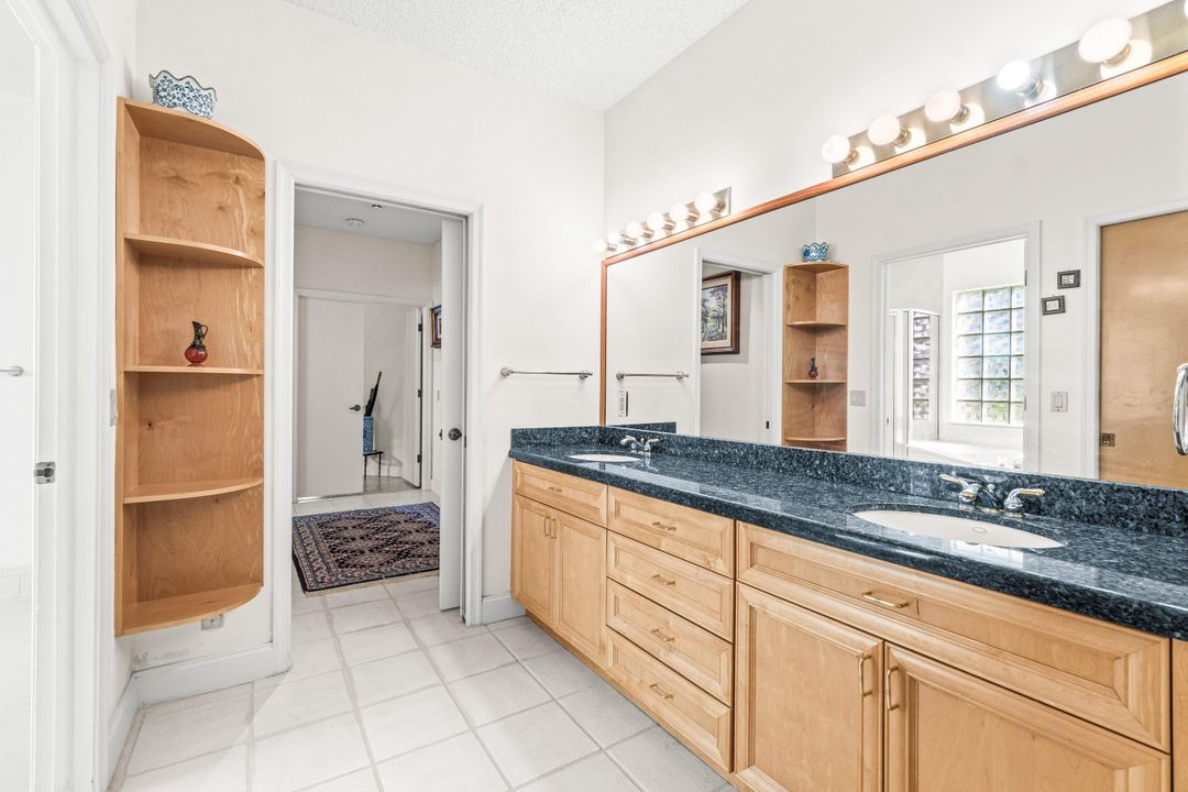 Под контрактом: $1,350,000 (5 спален, 3 ванн, 3054 Квадратных фут)