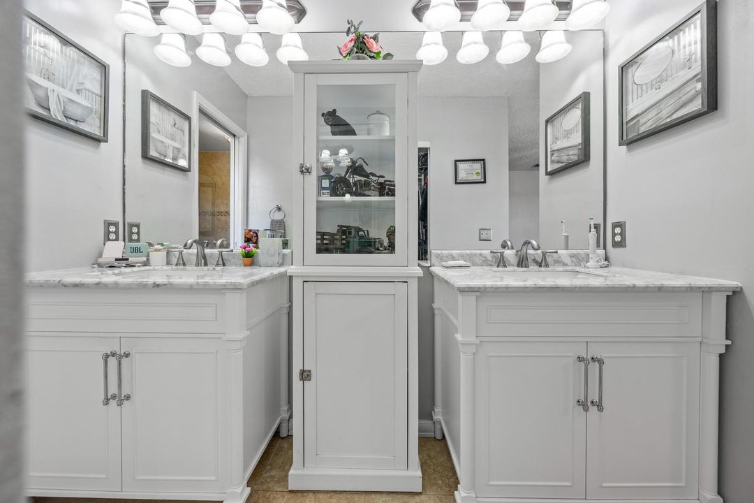 На продажу: $730,000 (4 спален, 2 ванн, 2011 Квадратных фут)