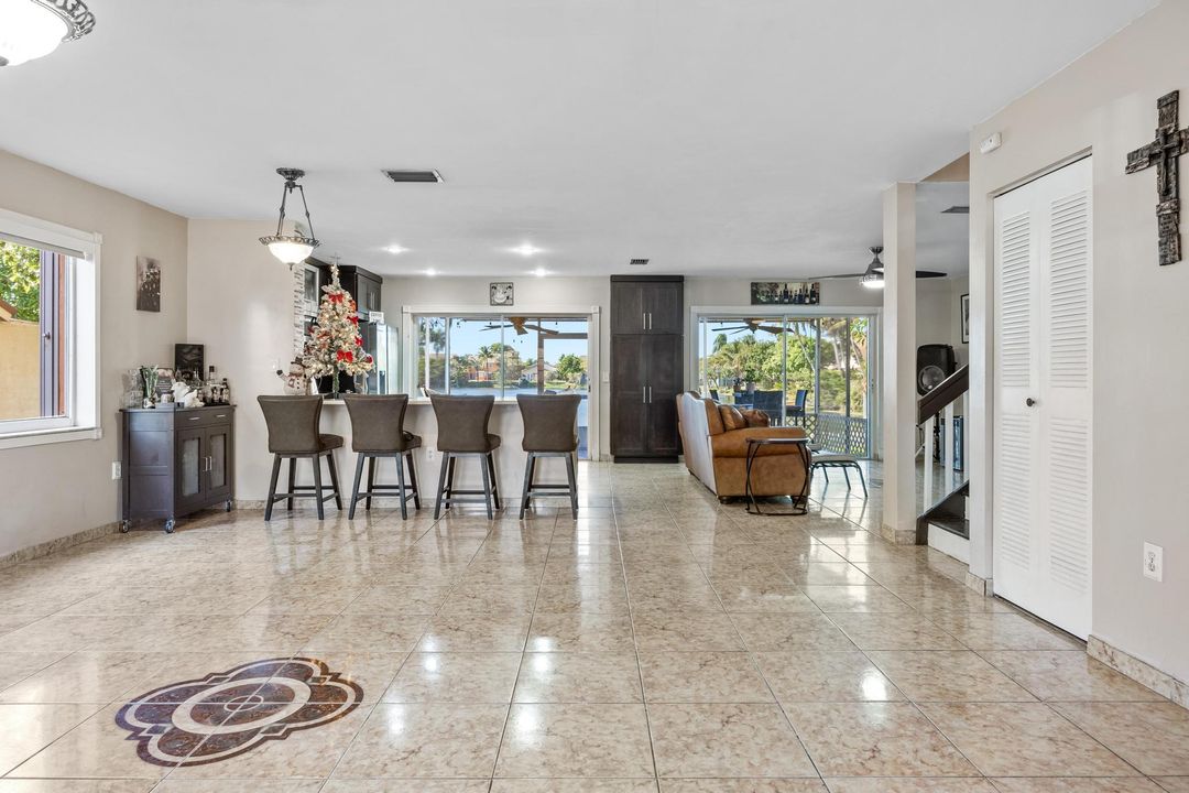 На продажу: $730,000 (4 спален, 2 ванн, 2011 Квадратных фут)