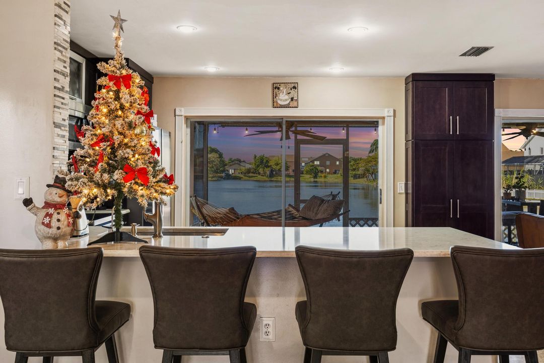 На продажу: $730,000 (4 спален, 2 ванн, 2011 Квадратных фут)