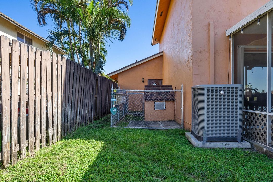 На продажу: $730,000 (4 спален, 2 ванн, 2011 Квадратных фут)