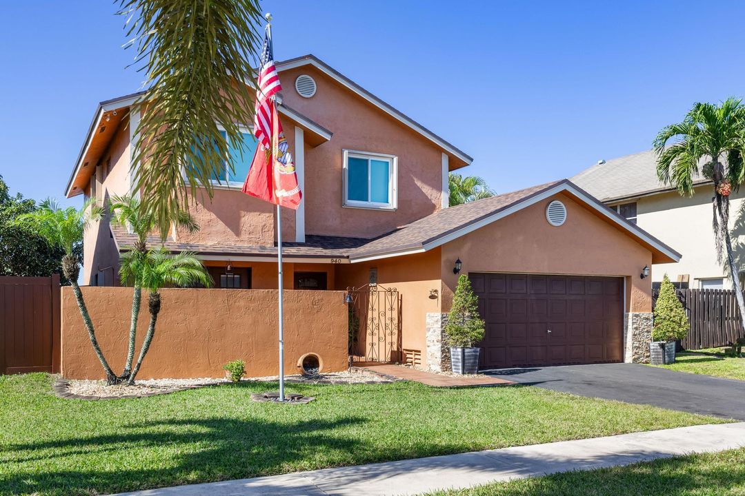 На продажу: $730,000 (4 спален, 2 ванн, 2011 Квадратных фут)