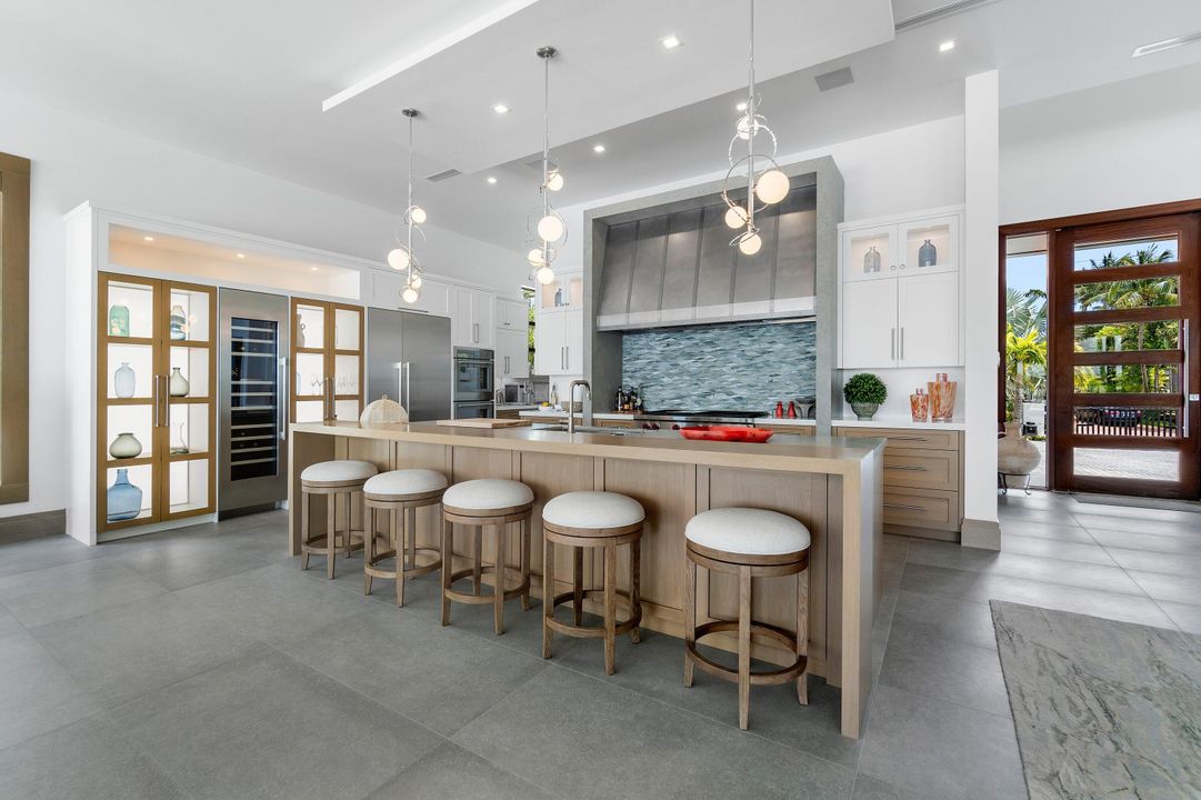 На продажу: $12,450,000 (5 спален, 5 ванн, 5098 Квадратных фут)