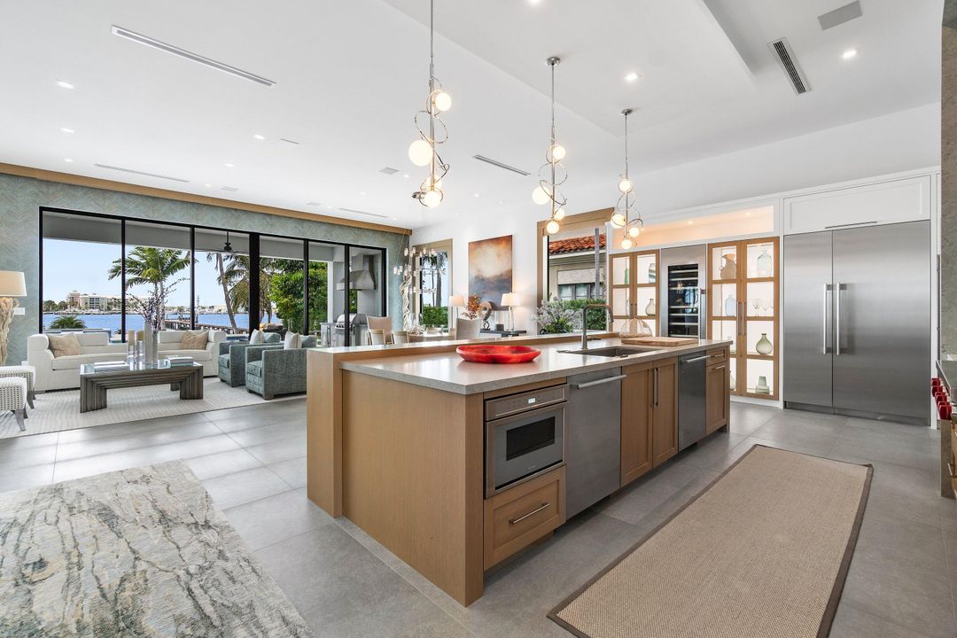 На продажу: $12,450,000 (5 спален, 5 ванн, 5098 Квадратных фут)