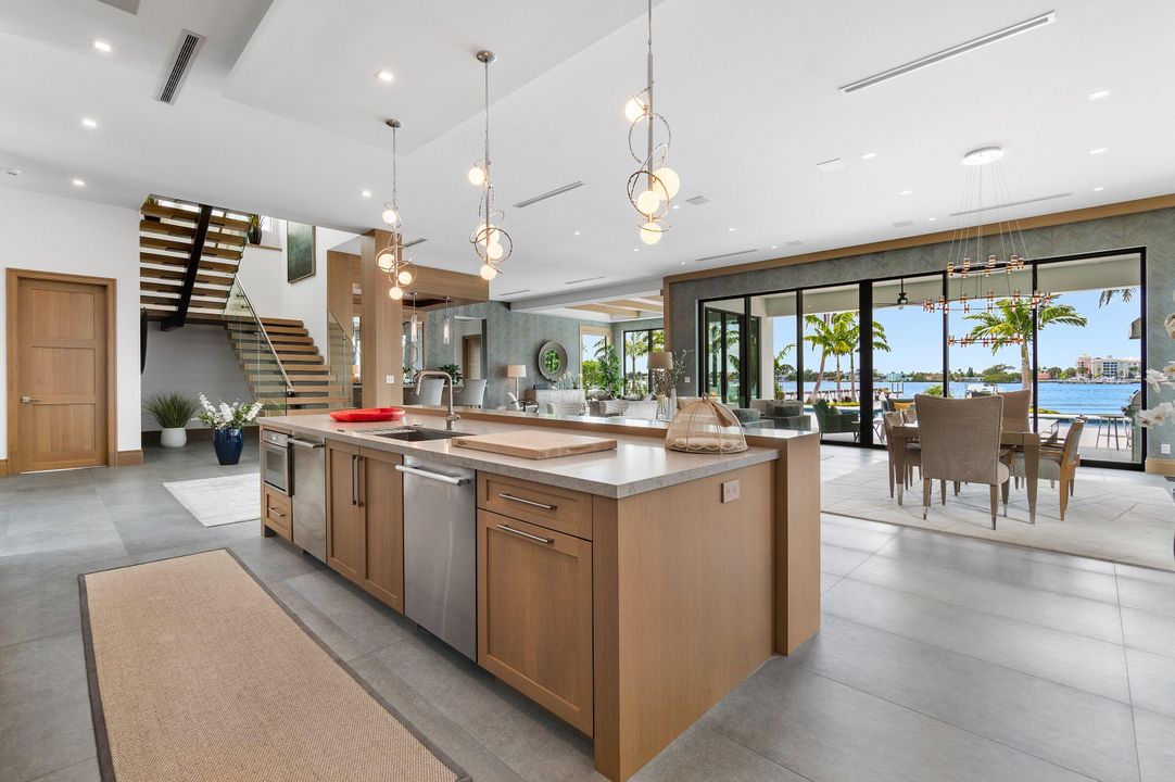 На продажу: $12,450,000 (5 спален, 5 ванн, 5098 Квадратных фут)