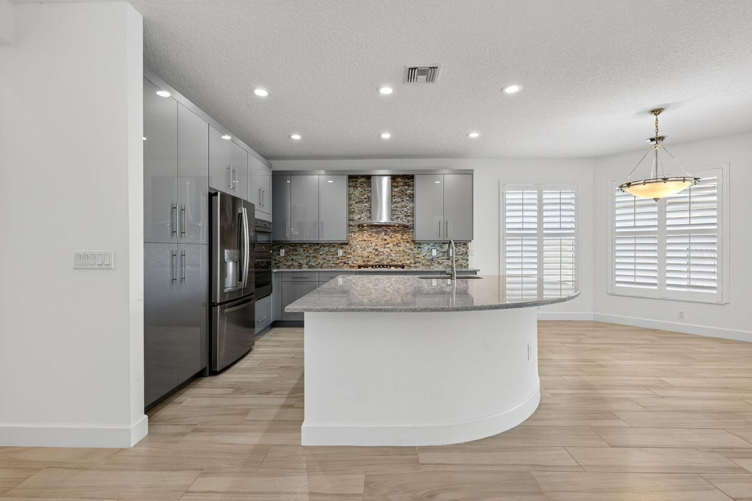 待售: $689,900 (3 贝兹, 2 浴室, 2167 平方英尺)