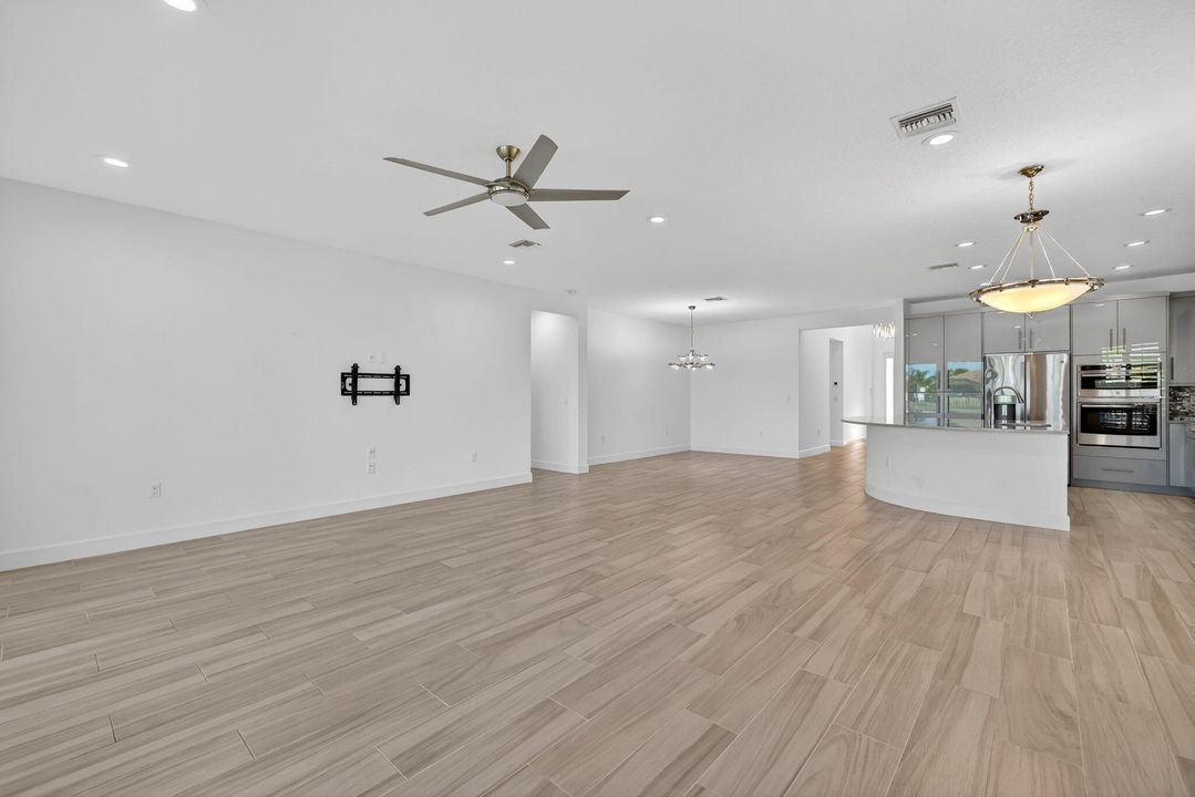 待售: $689,900 (3 贝兹, 2 浴室, 2167 平方英尺)