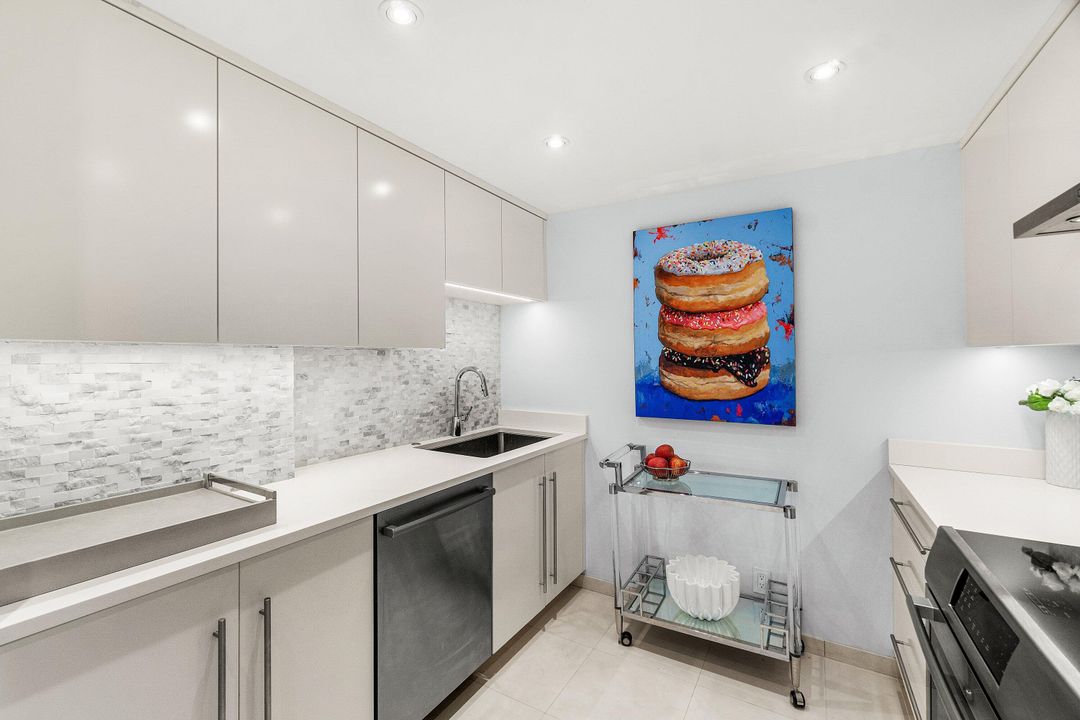 For Sale: $3,195,000 (2 beds, 2 baths, 1391 Square Feet)