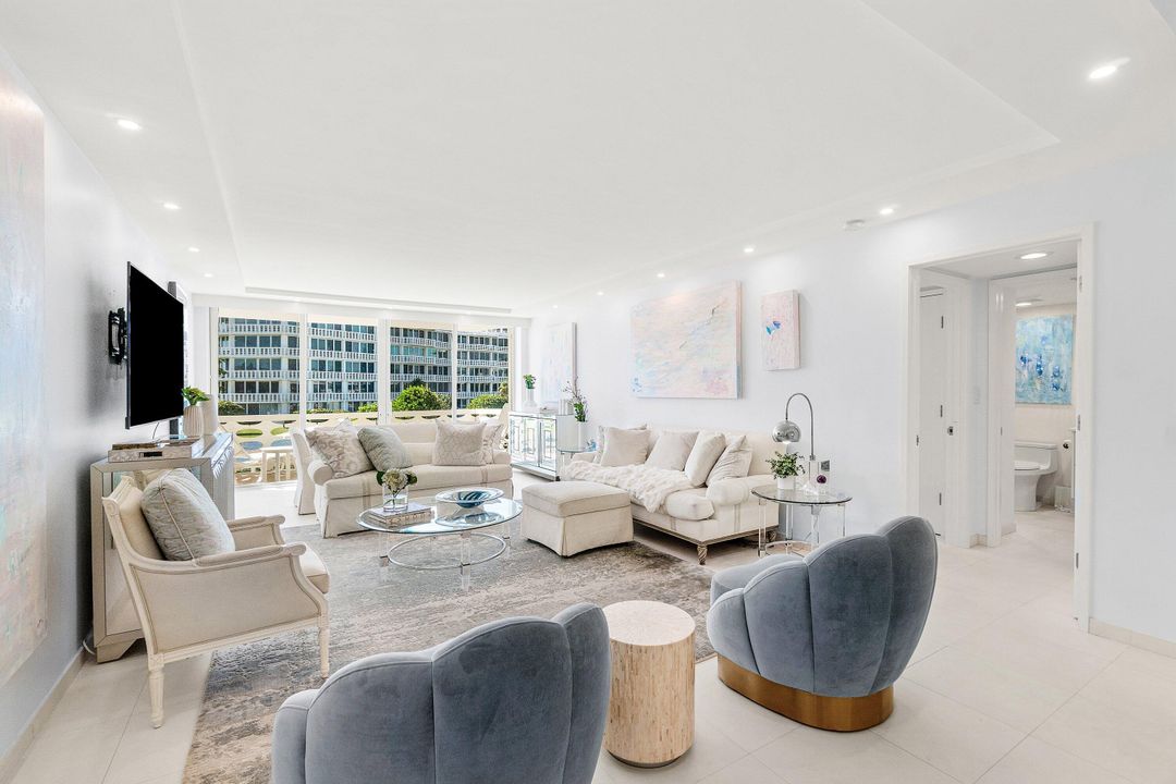 For Sale: $3,195,000 (2 beds, 2 baths, 1391 Square Feet)