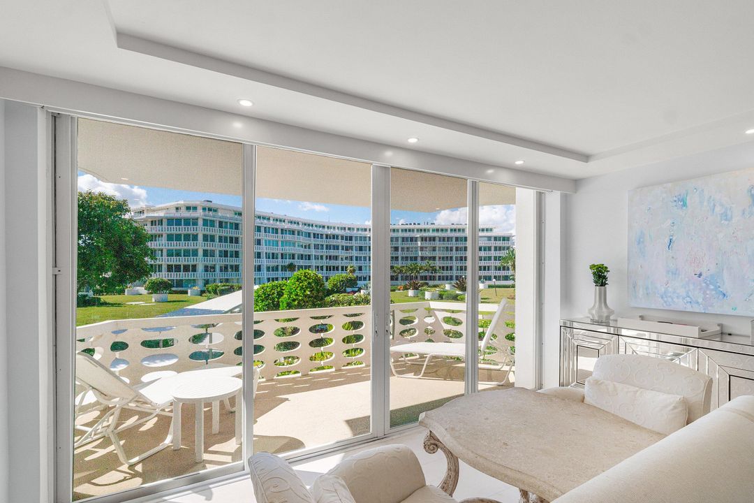 For Sale: $3,195,000 (2 beds, 2 baths, 1391 Square Feet)