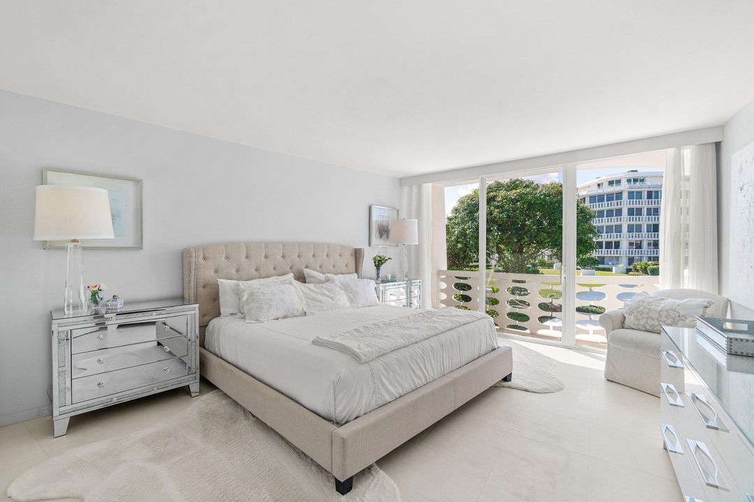 For Sale: $3,195,000 (2 beds, 2 baths, 1391 Square Feet)