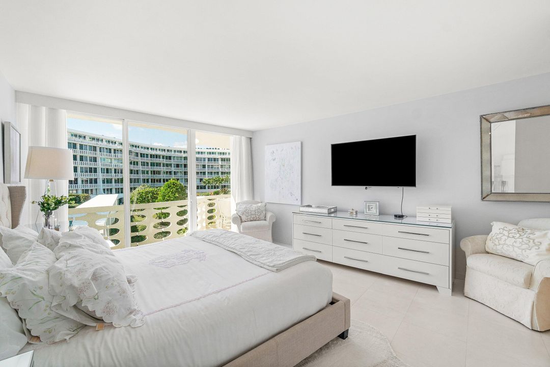 For Sale: $3,195,000 (2 beds, 2 baths, 1391 Square Feet)