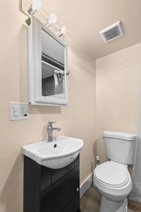 For Sale: $1,200,000 (3 beds, 2 baths, 1532 Square Feet)